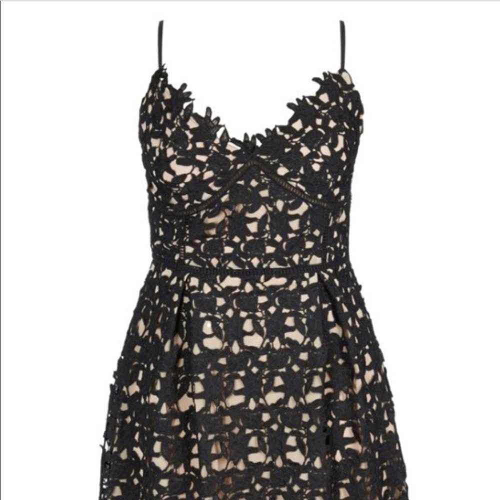 FIT & FLARE LACE DRESS
